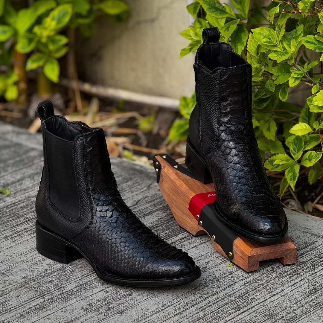 Black Boots Python Snake Skin in Shiny Finish