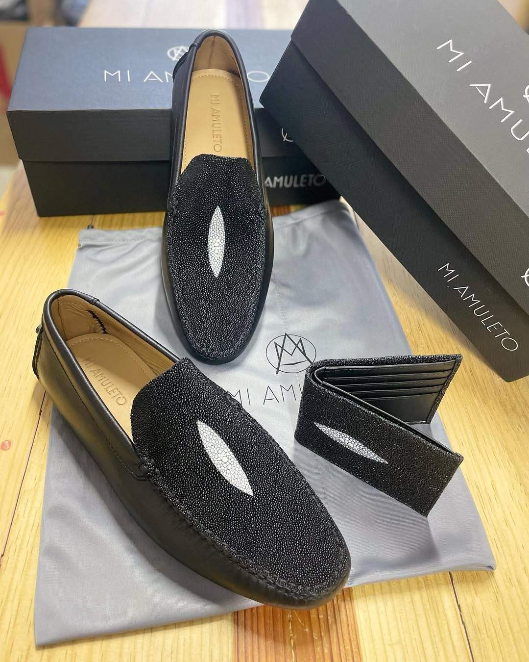 Black Moccasin With Stingray Eye And Cowhide Leather